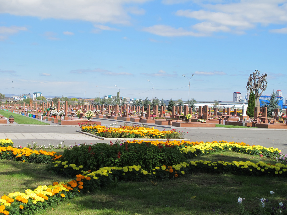 Beslan, Beslan Cemetery: massacre section
