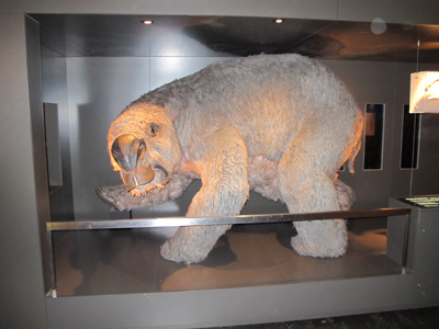 Australian Museum: Diprotodon mockup, Sydney, Australia (West-East)