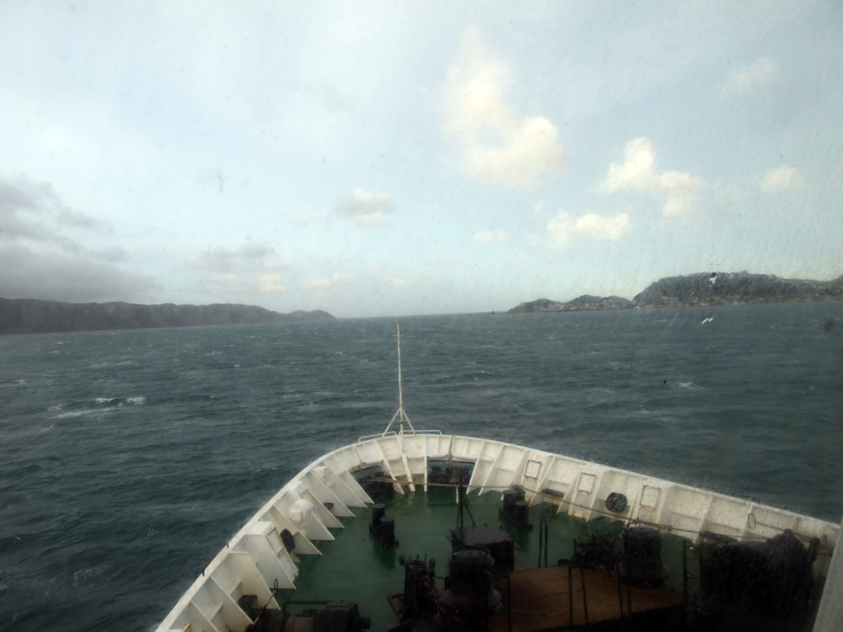 Wellington to Christchurch, Drizzly start