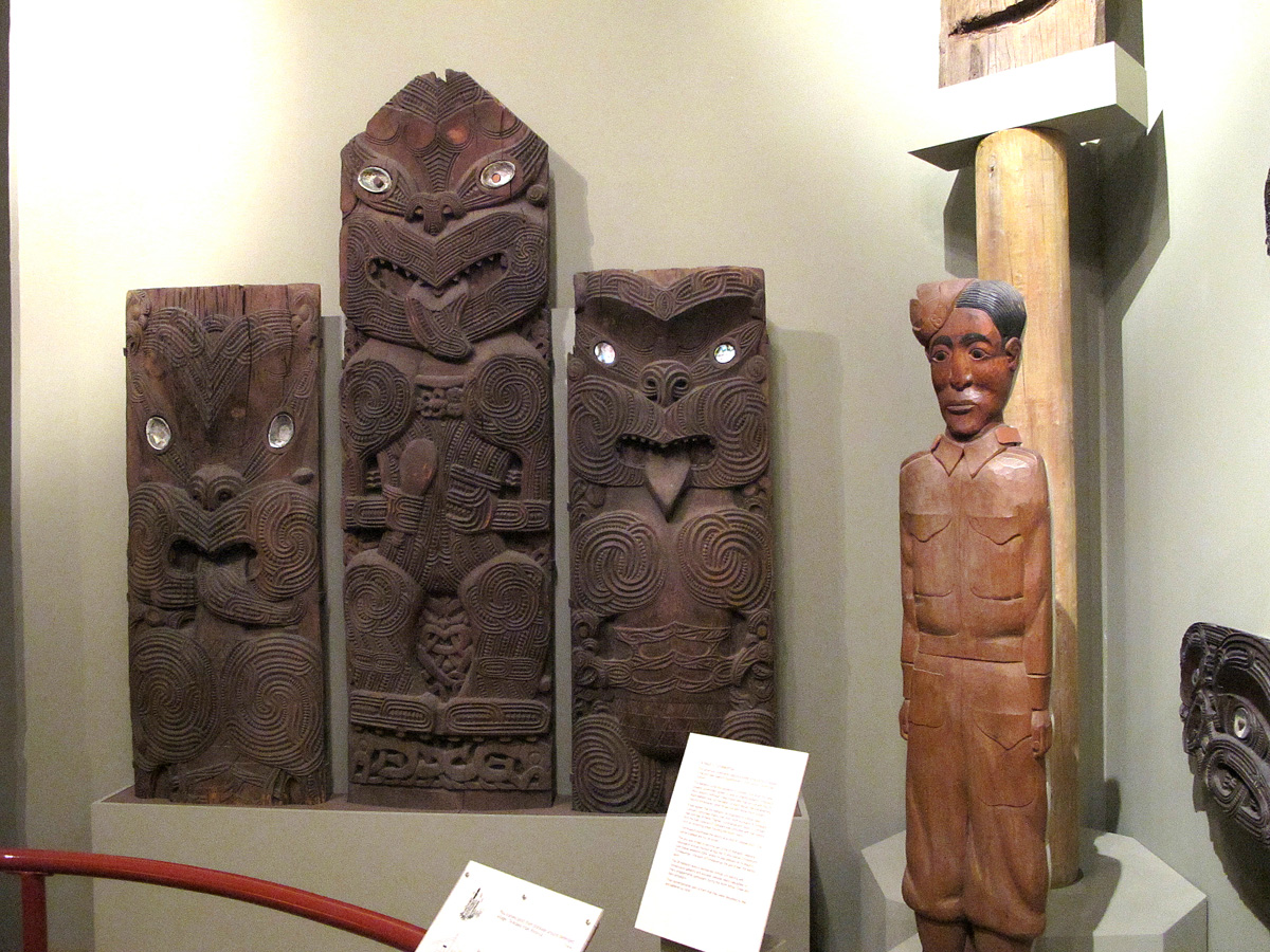 Canterbury Museum, Maoris carvings, old and new.