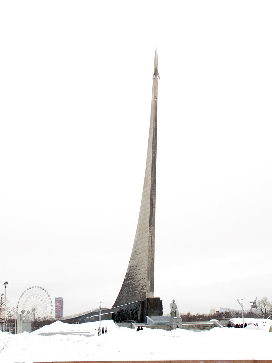 Moscow: VDNKh, Monument to the Conquerors of Space
