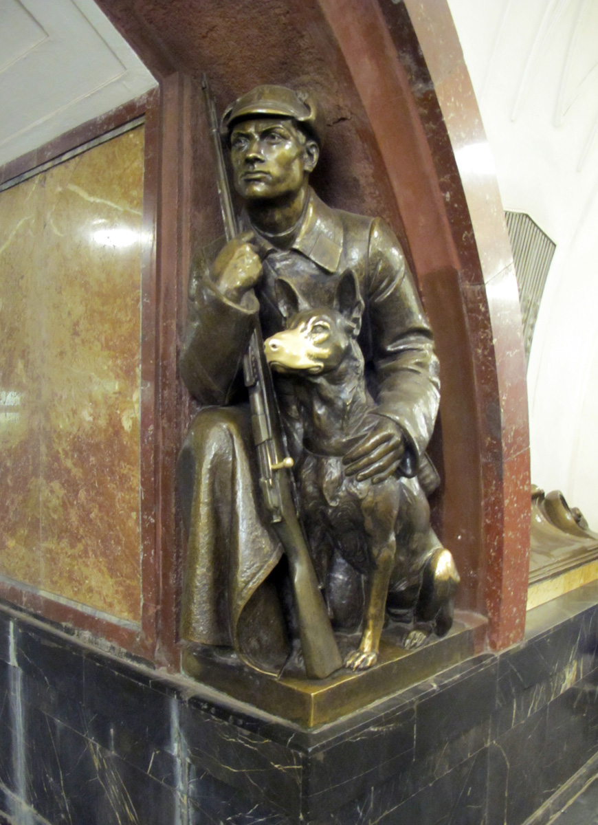 Moscow: Metro, Ploschad Revolutsii Metro