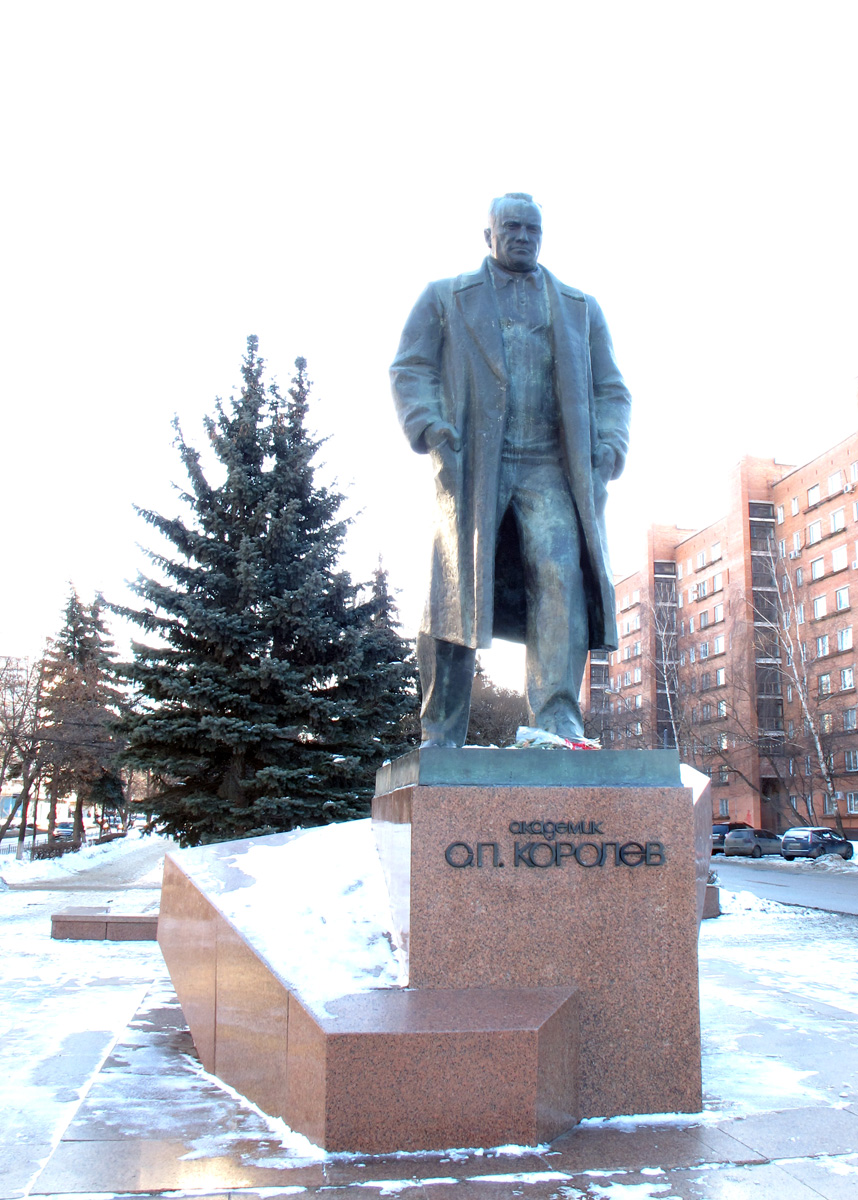 Korolev City, Korolev Statue All Hail the Demi-God!