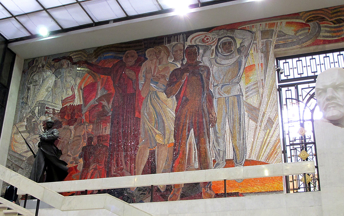 Moscow: Central Museum of the Armed Forces, Entrance Mosaic (Left)