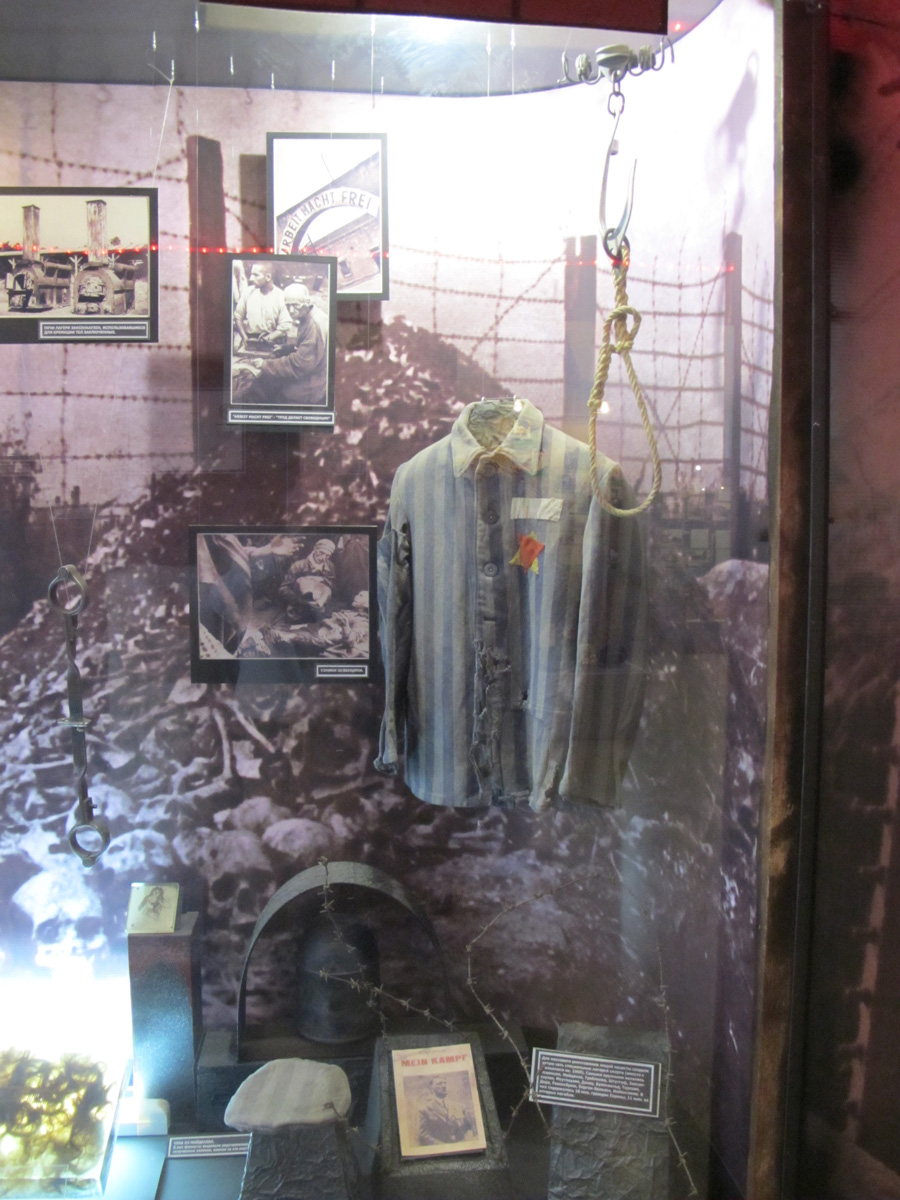 Moscow: Central Museum of the Armed Forces, Concentration camp reminder.