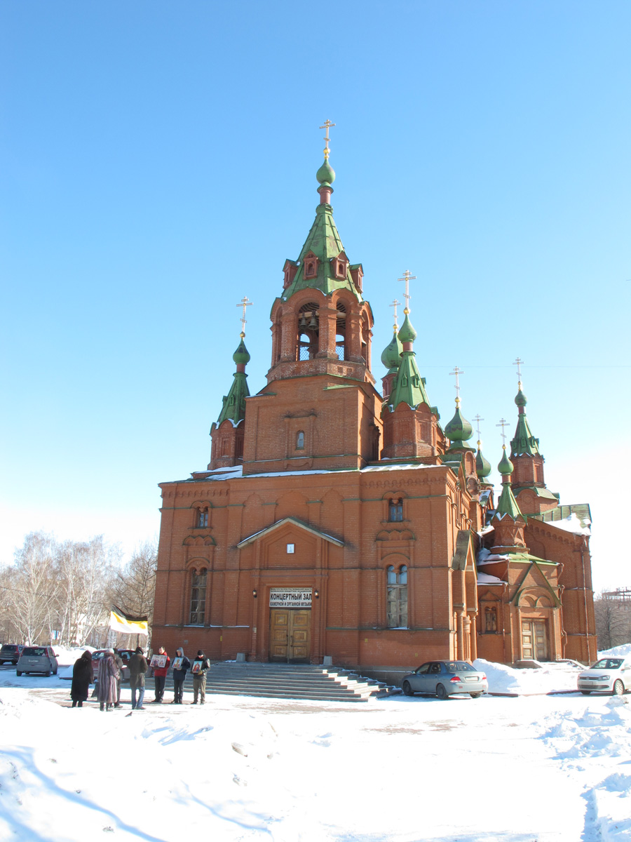 Chelyabinsk, Sunday believers, outside former church.