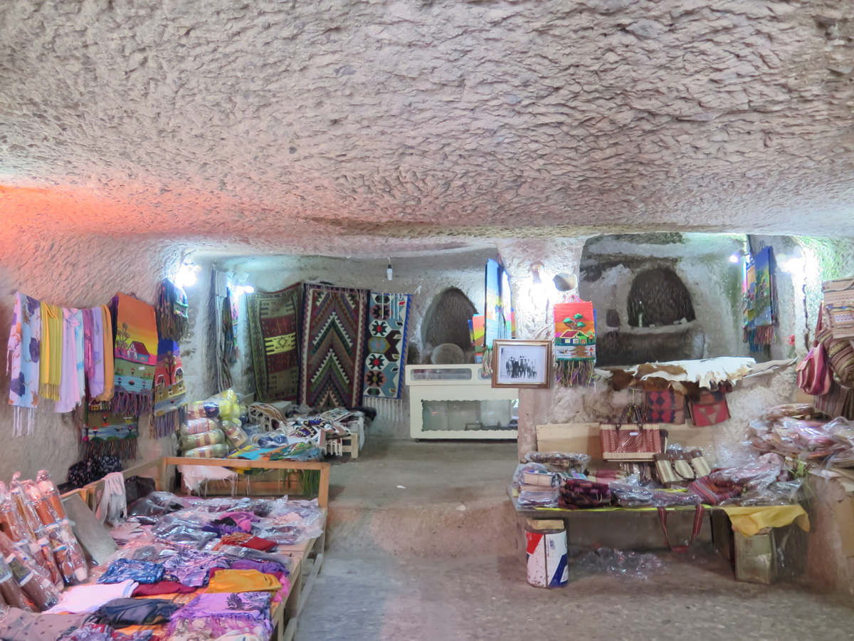 Kandovan, Rock-cut shop