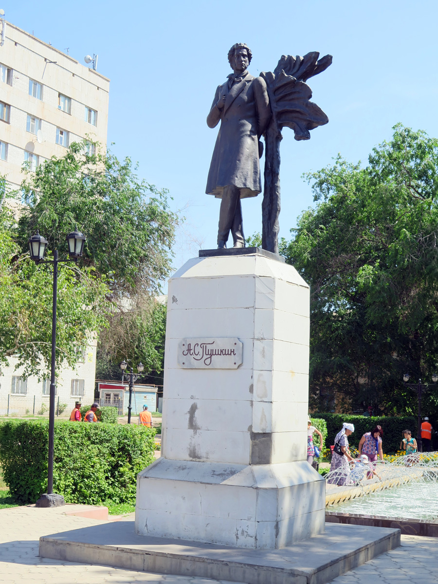 Uralsk, Pushkin statue