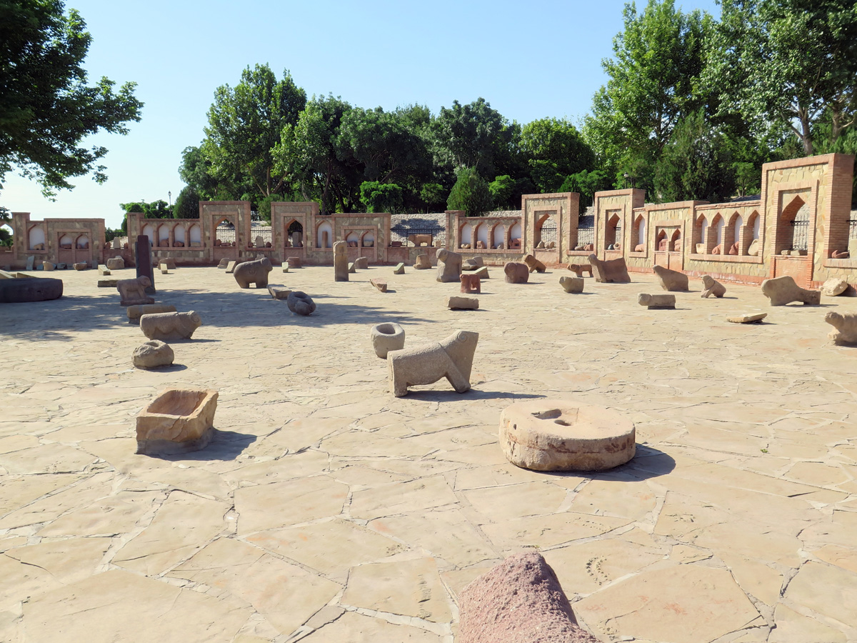 Nakhchivan 2014, Medieval sheep tombstones