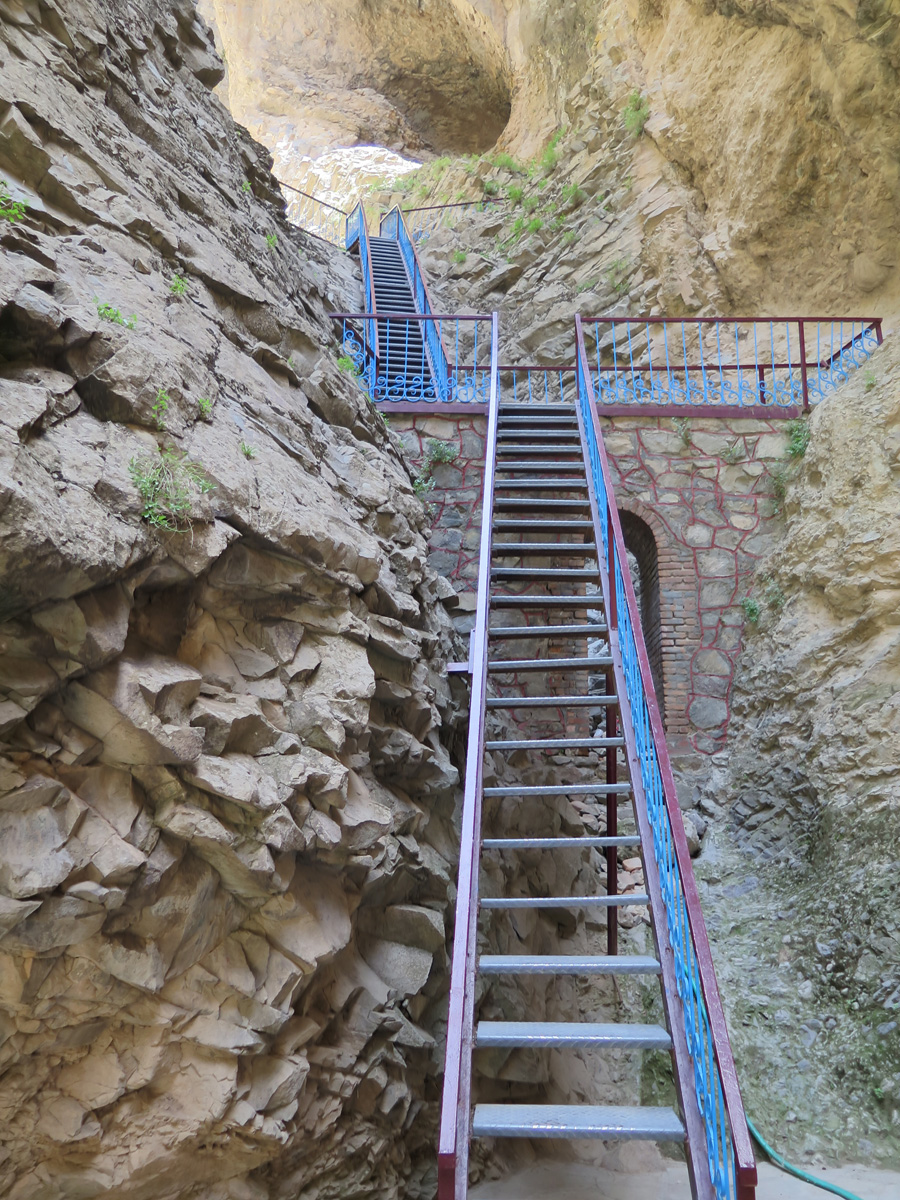 Nakhchivan 2014, Up to the top-level shrine