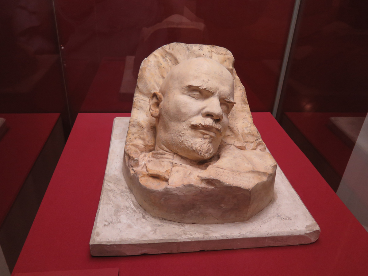 The Myth of the Heroic Leader, Lenin Death Mask