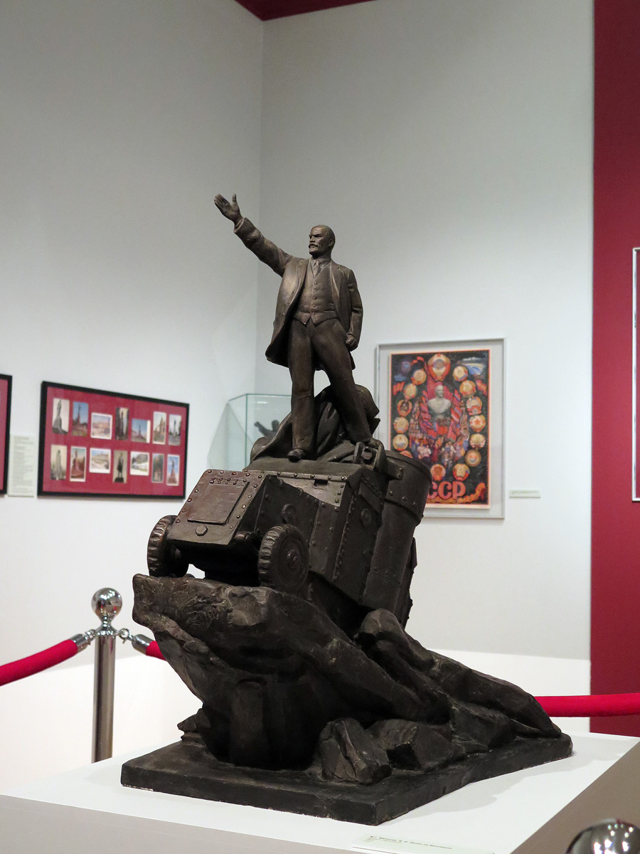 The Myth of the Heroic Leader, Lenin at the Finland Station