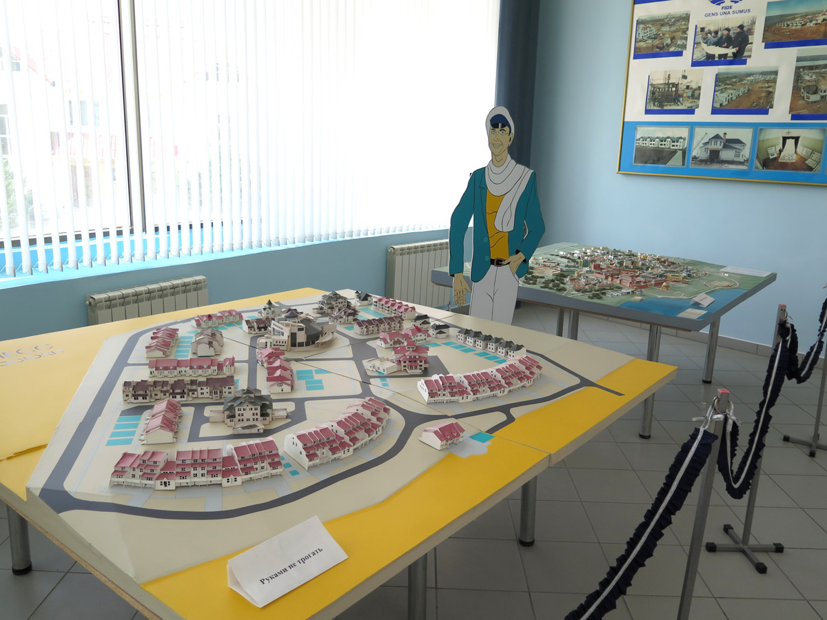 Chess City, Ostap Bender shows off a plan of the City