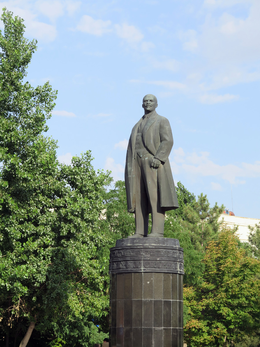 Lenin Square, Lenin in Lenin Square, Elista