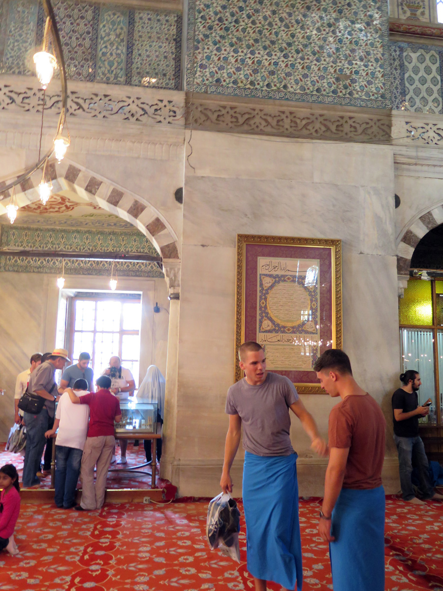 Istanbul, Sarongs for those in shorts!