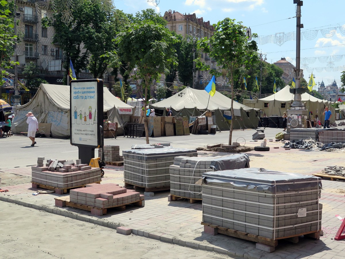 Maidan Area, Maidan area: Relaying paving stones