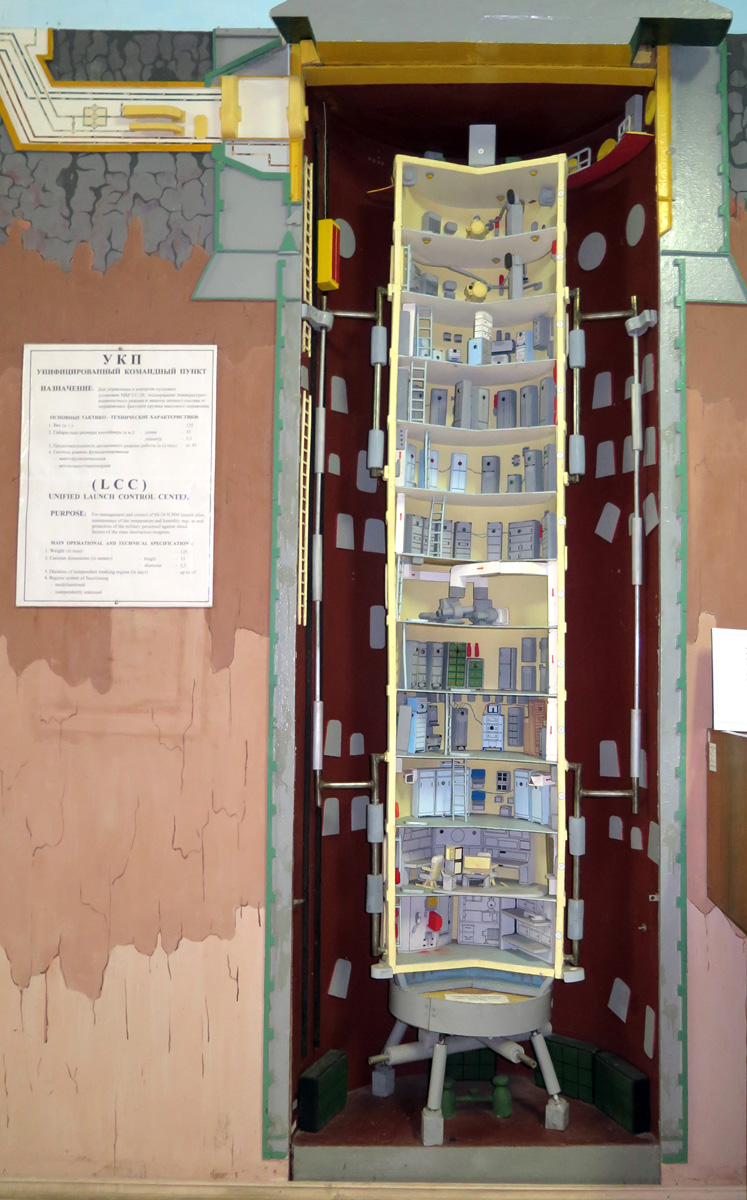 Pervomaisk, Launch Control Center model Note suspension and buffering within silo shaft