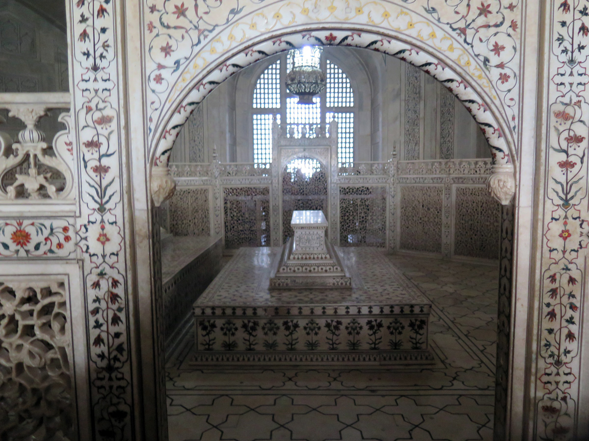 Agra, Taj Mahal: Interior