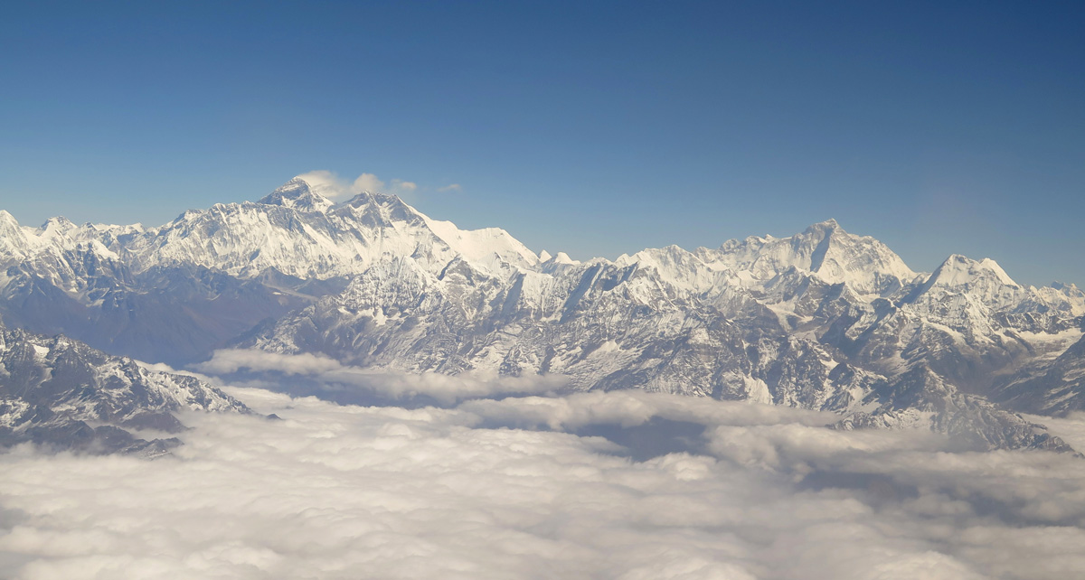 Himalayas Flight, Himalayas Flight: Everest with clouds