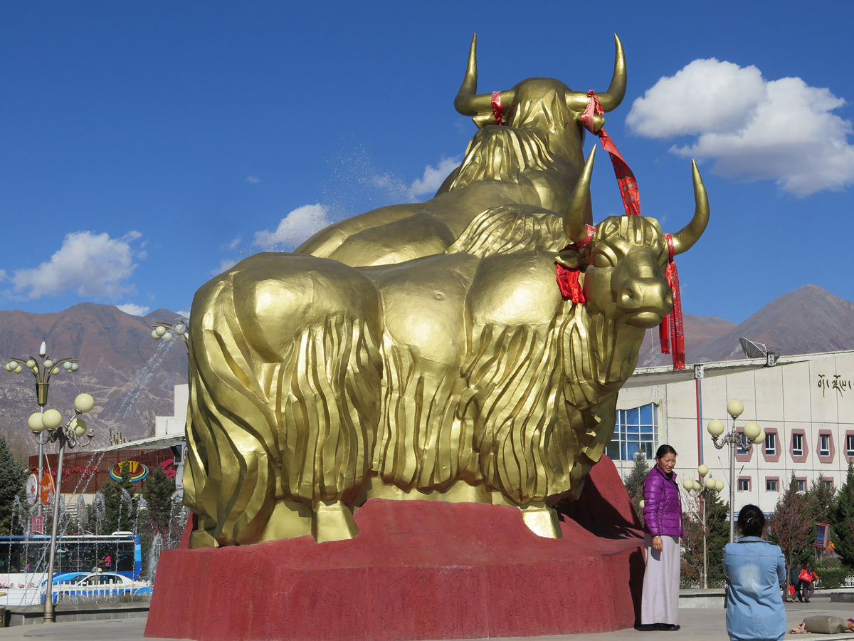 Around Lhasa, Golden Yaks statue