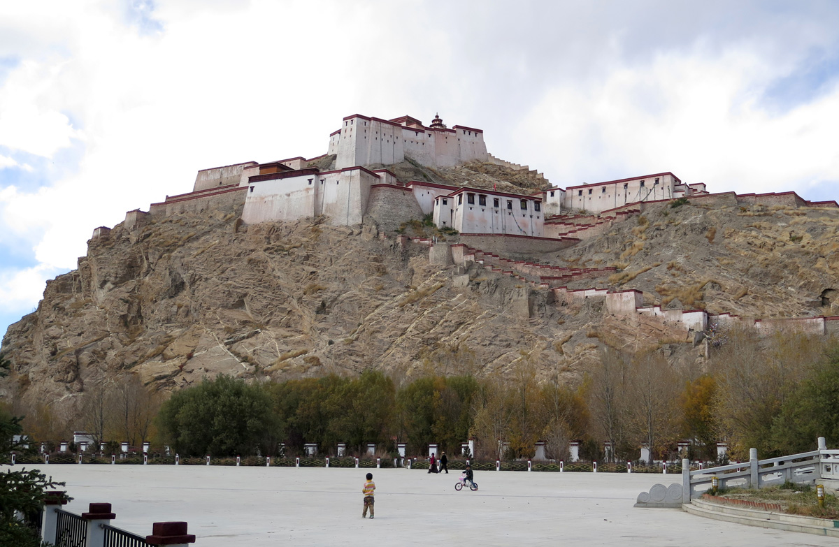 Lhasa-Gyantse, Gyantze Dzong (castle)
