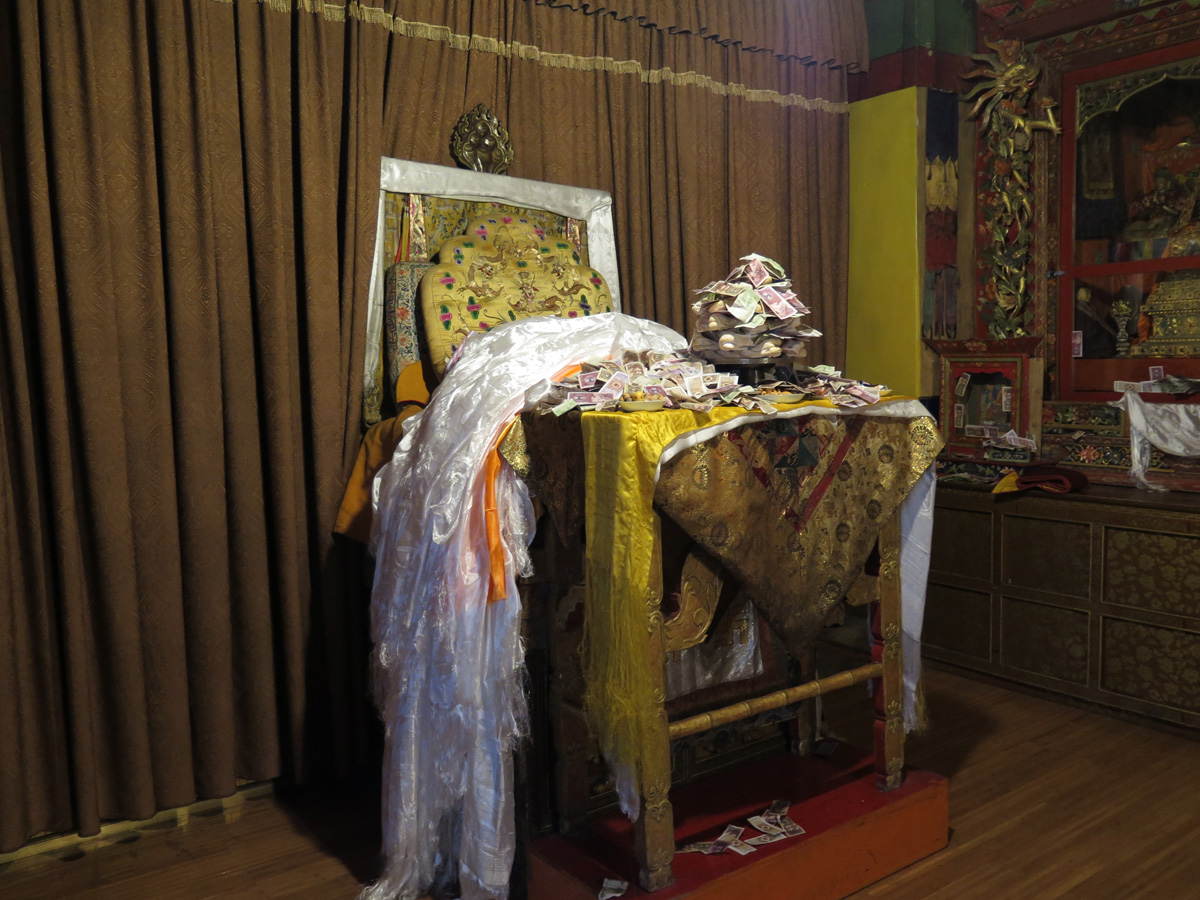 Summer Palace of the Panchen Lamas, Throne