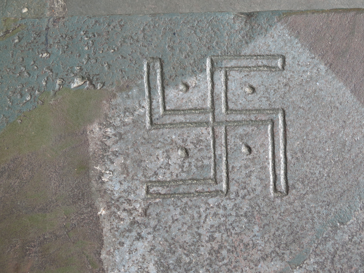 Tashilhunpo Monastery, Swastika floor carving