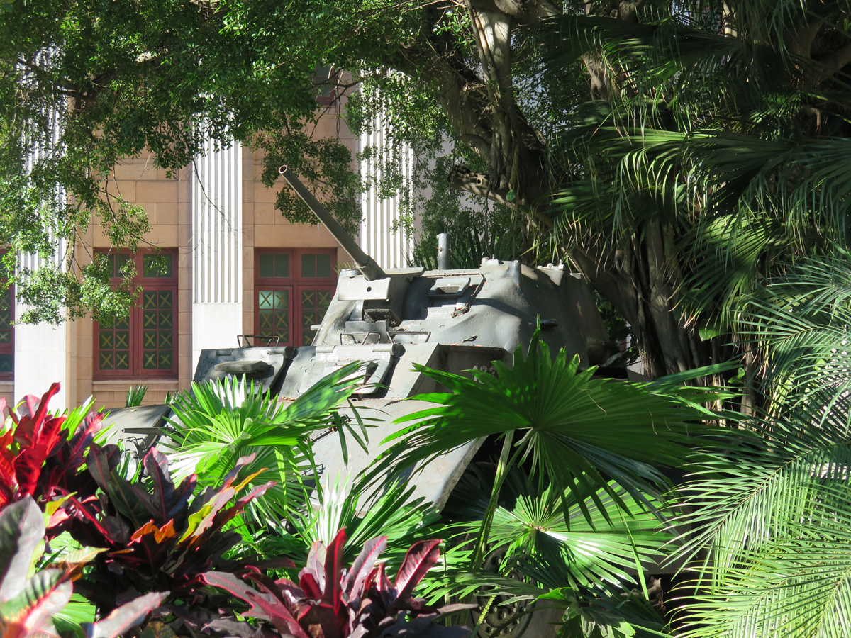 Around Havana, Tank "captured by Che" Donated to commemorate student contributions in 1950s