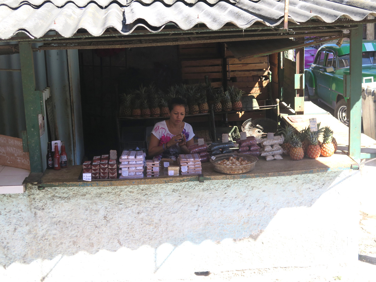Around Havana, Street stall