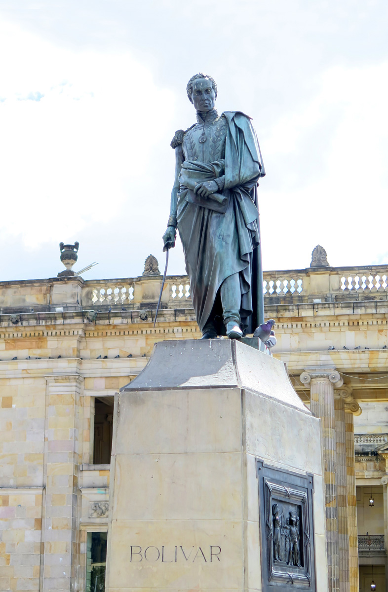 Bogota, Plaza de Bolivar: Bolivar statue