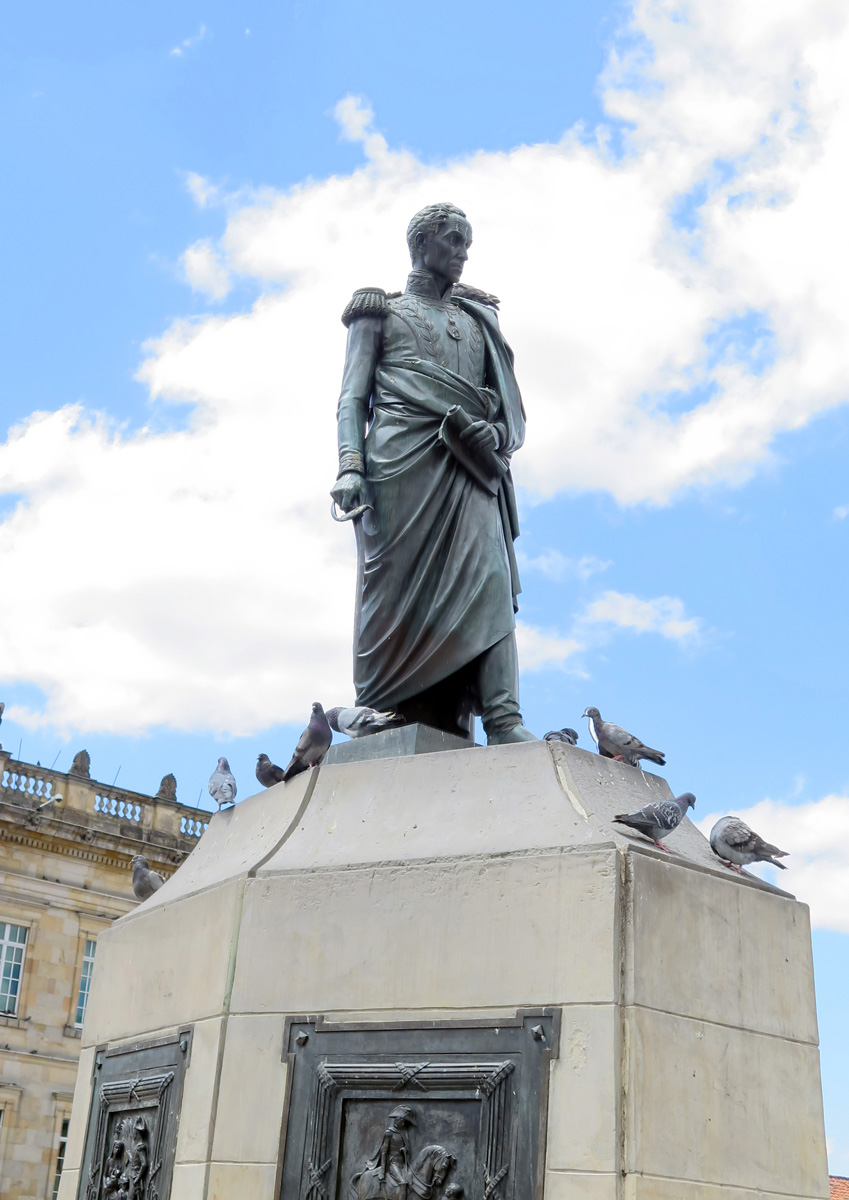 Bogota, Plaza de Bolivar: Bolivar statue