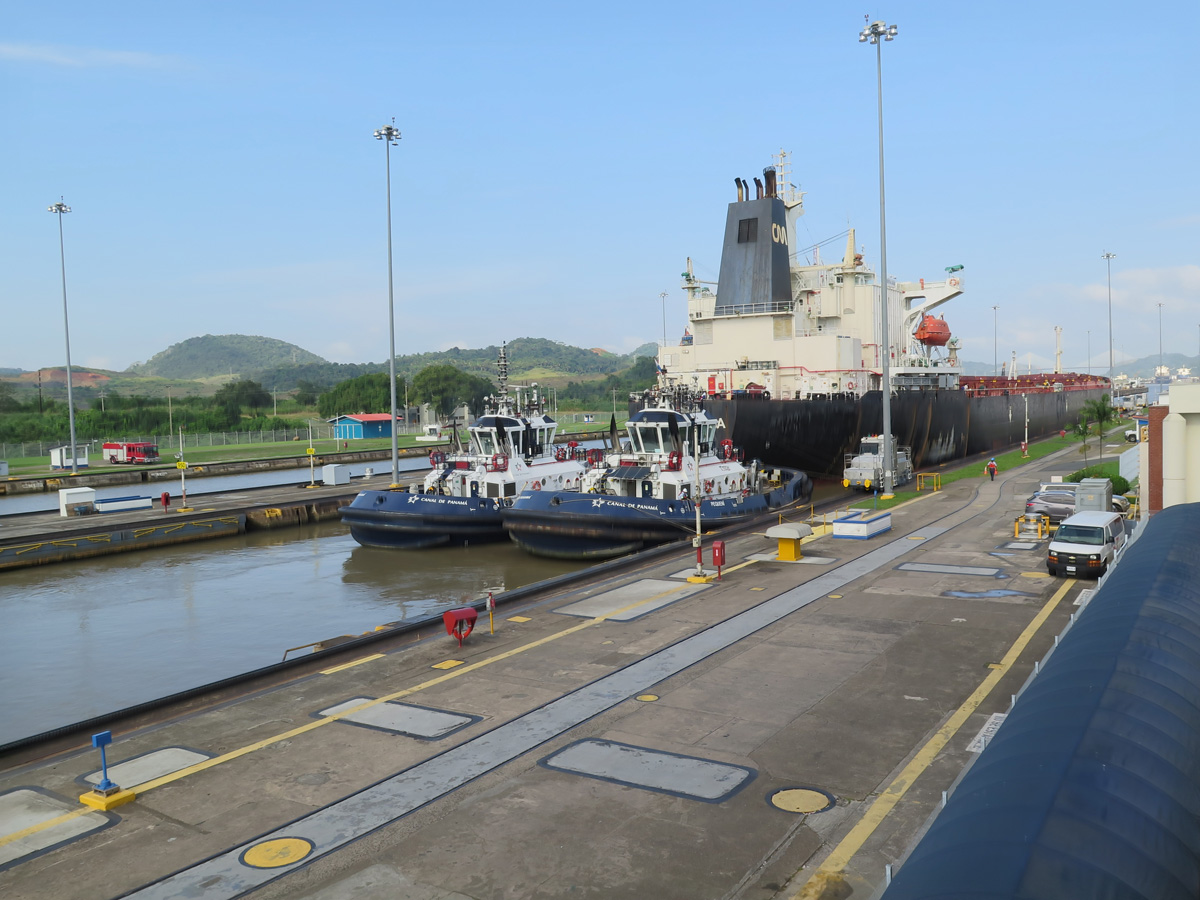 Miraflores Locks, Miraflores Locks: up and through
