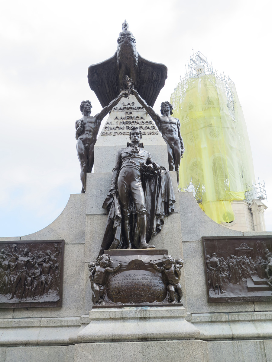 Panama City, Simon Bolivar statue