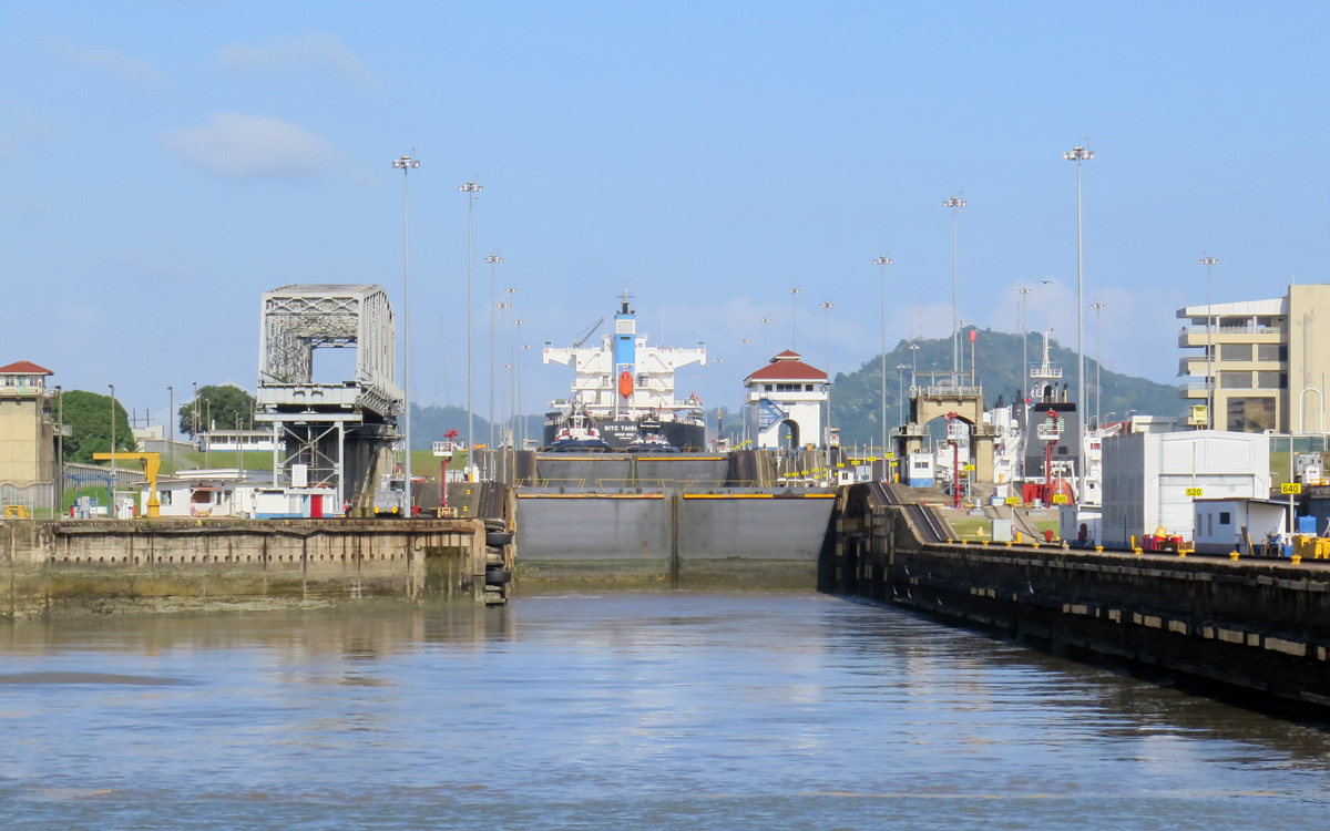 Panama Canal Transit, Miraflores Locks: West side