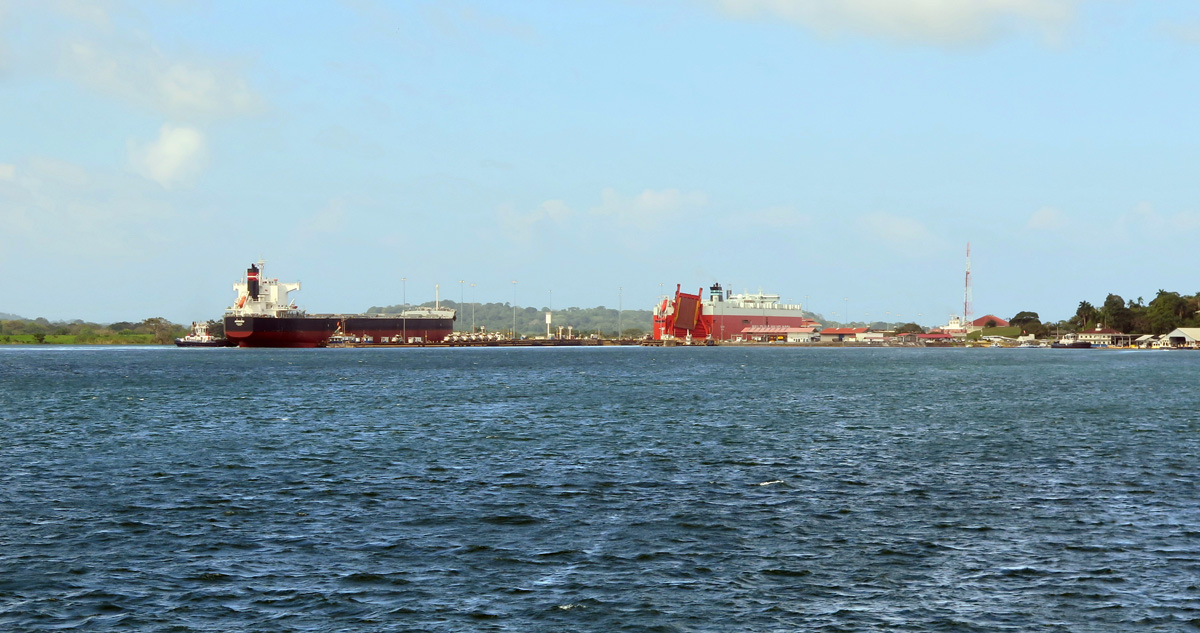 Panama Canal Transit, Ships entering the Gatun locks