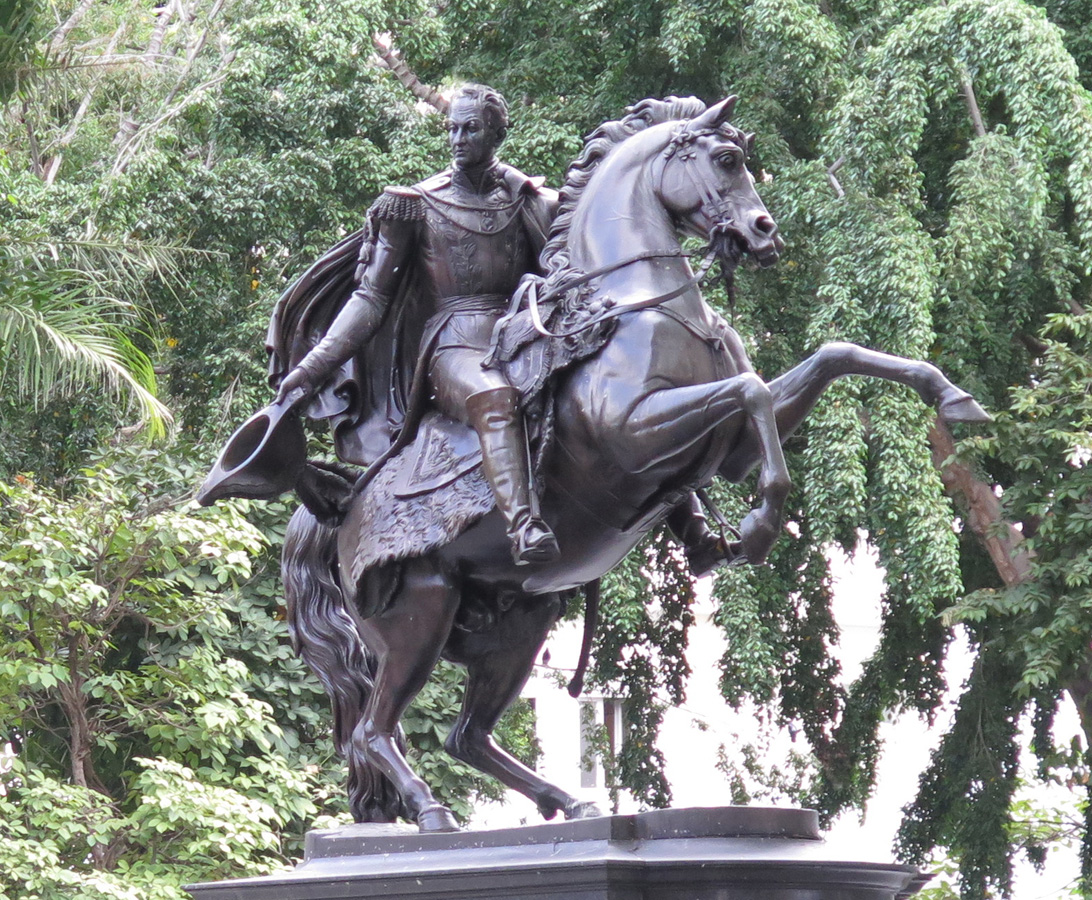 Caracas, Simon Bolivar statue