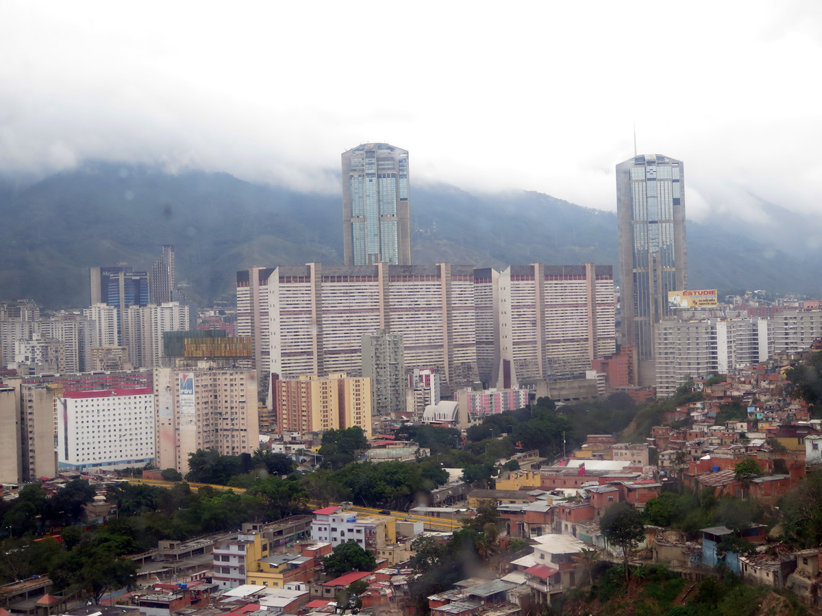 Caracas, Giant Parque Central complex