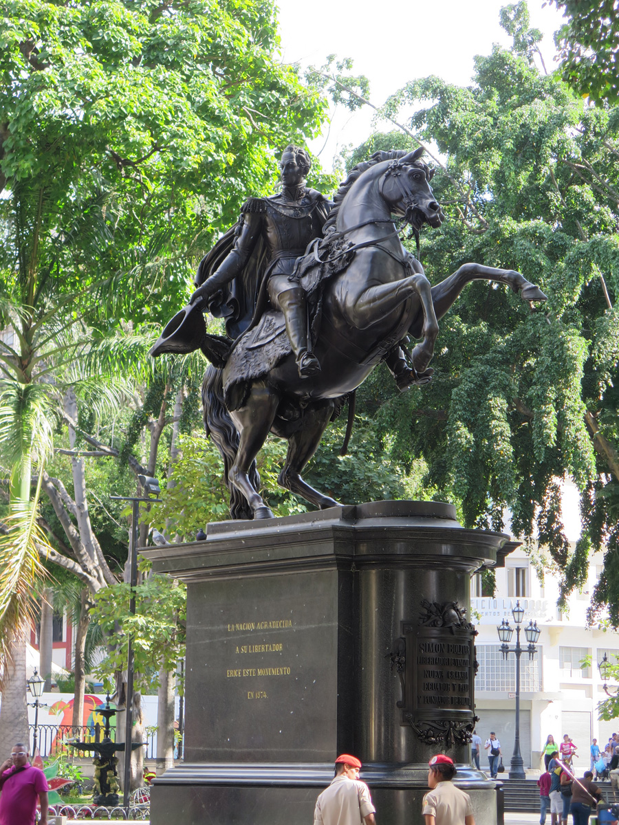 Caracas, Simon Bolivar statue