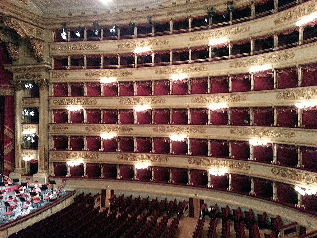 Milan, La Scalla interior