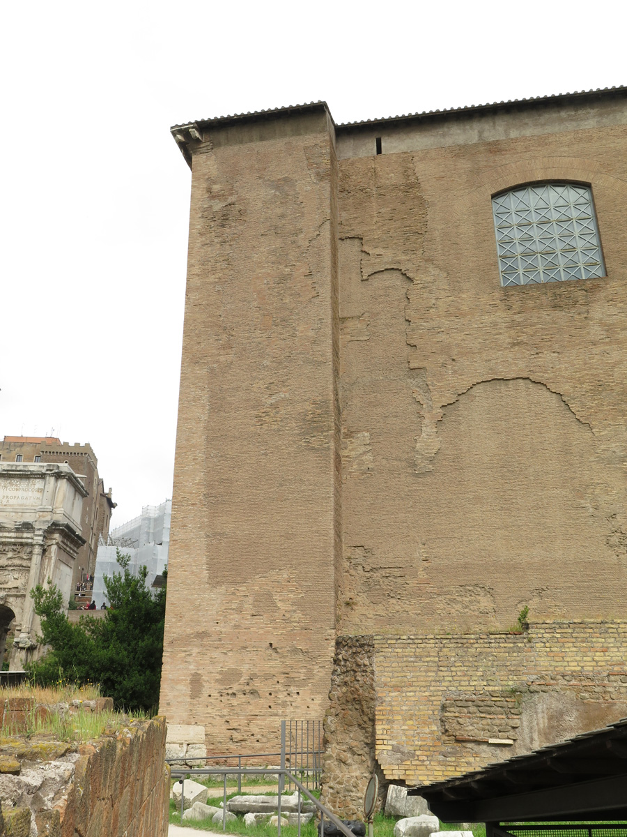 Roman Fora, Exterior of the Curia