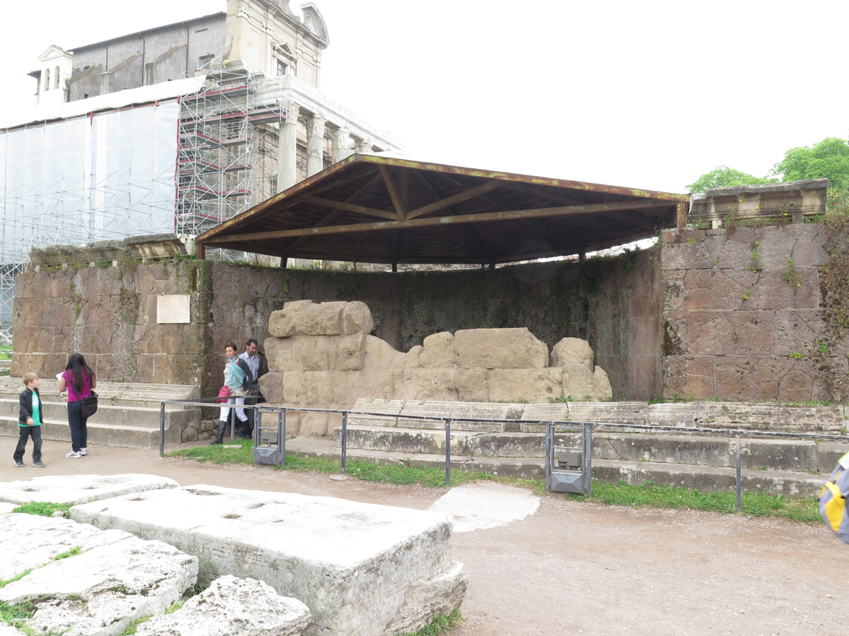 Roman Fora, Temple of Caesar