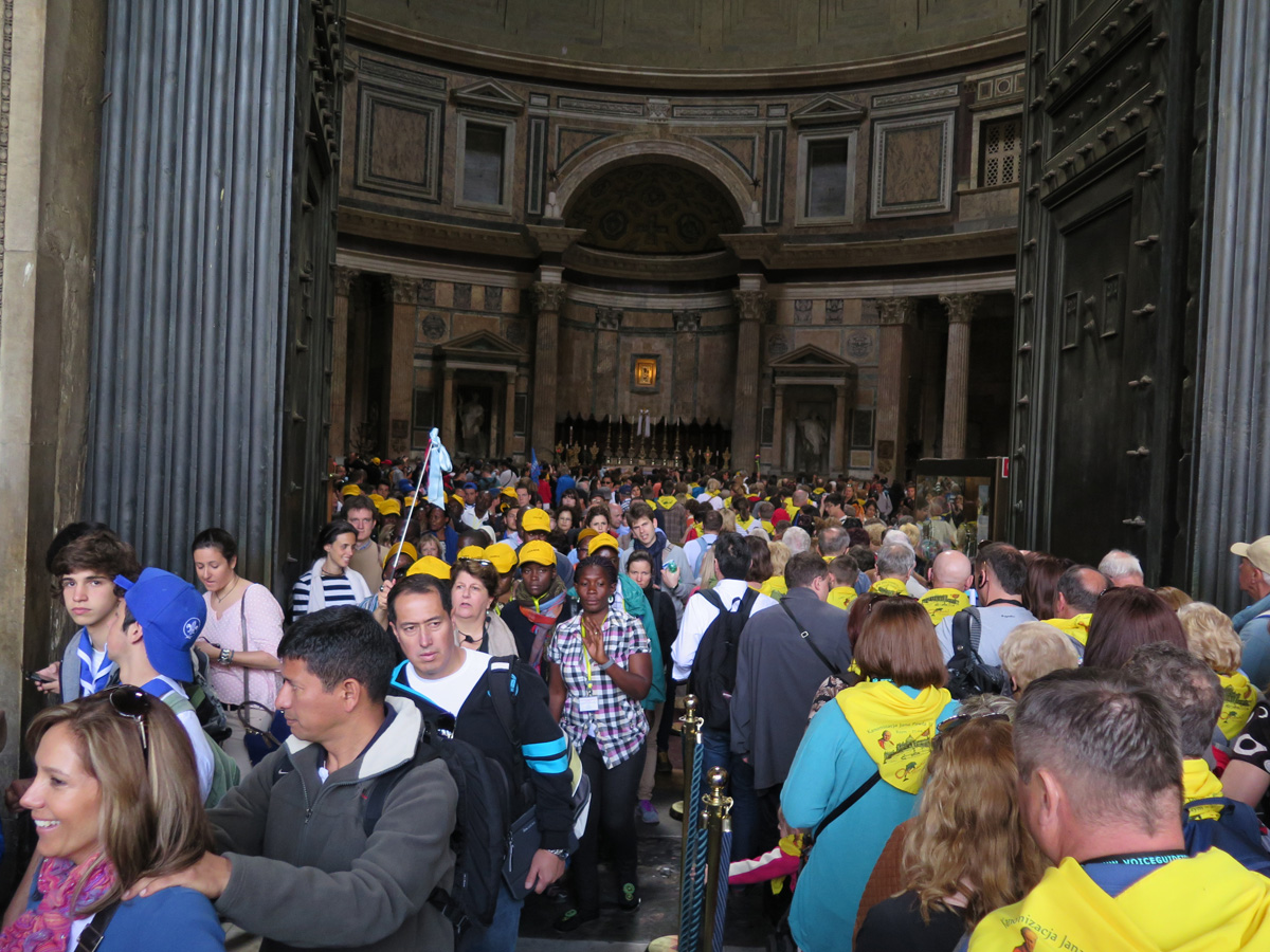 The Pantheon, Tourist hordes