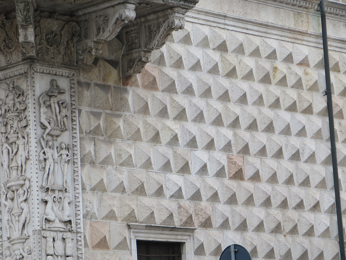 Ferrara, Diamanti Palace: Diamond patterned surface