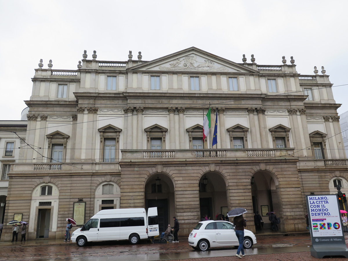 Milan, La Scalla Exterior