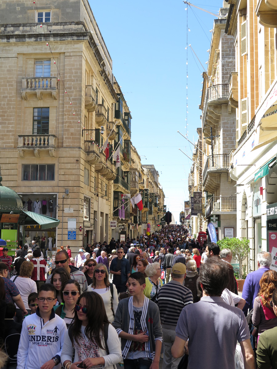 Valletta, Tourist hordes