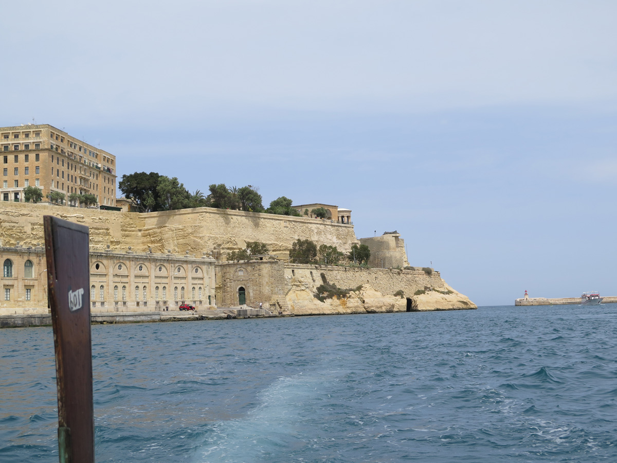 Grand Harbour, Harbour entrance