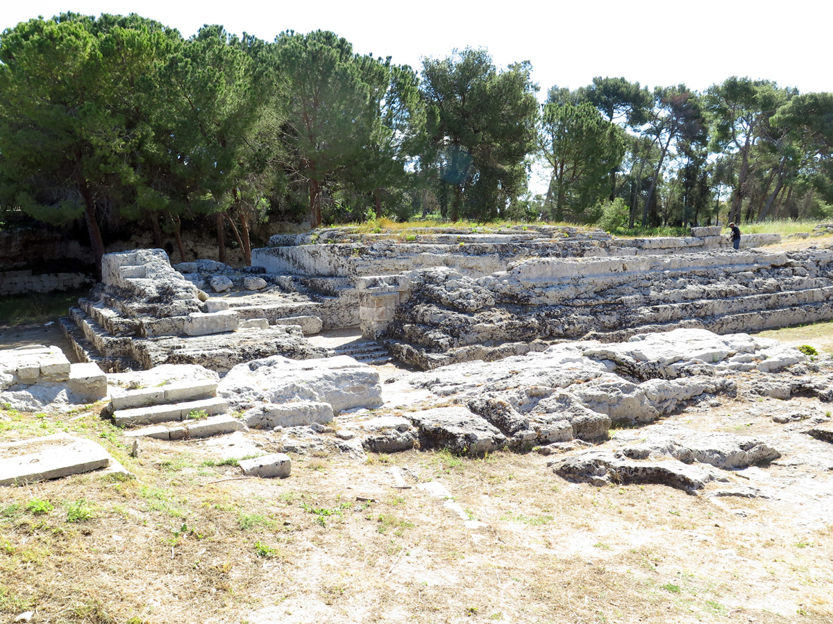 Syracuse, Giant altar of Hieron II