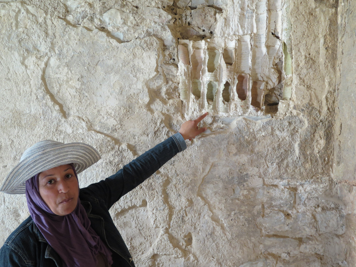 Bulla Regia, Guide indicating pottery pipe supports