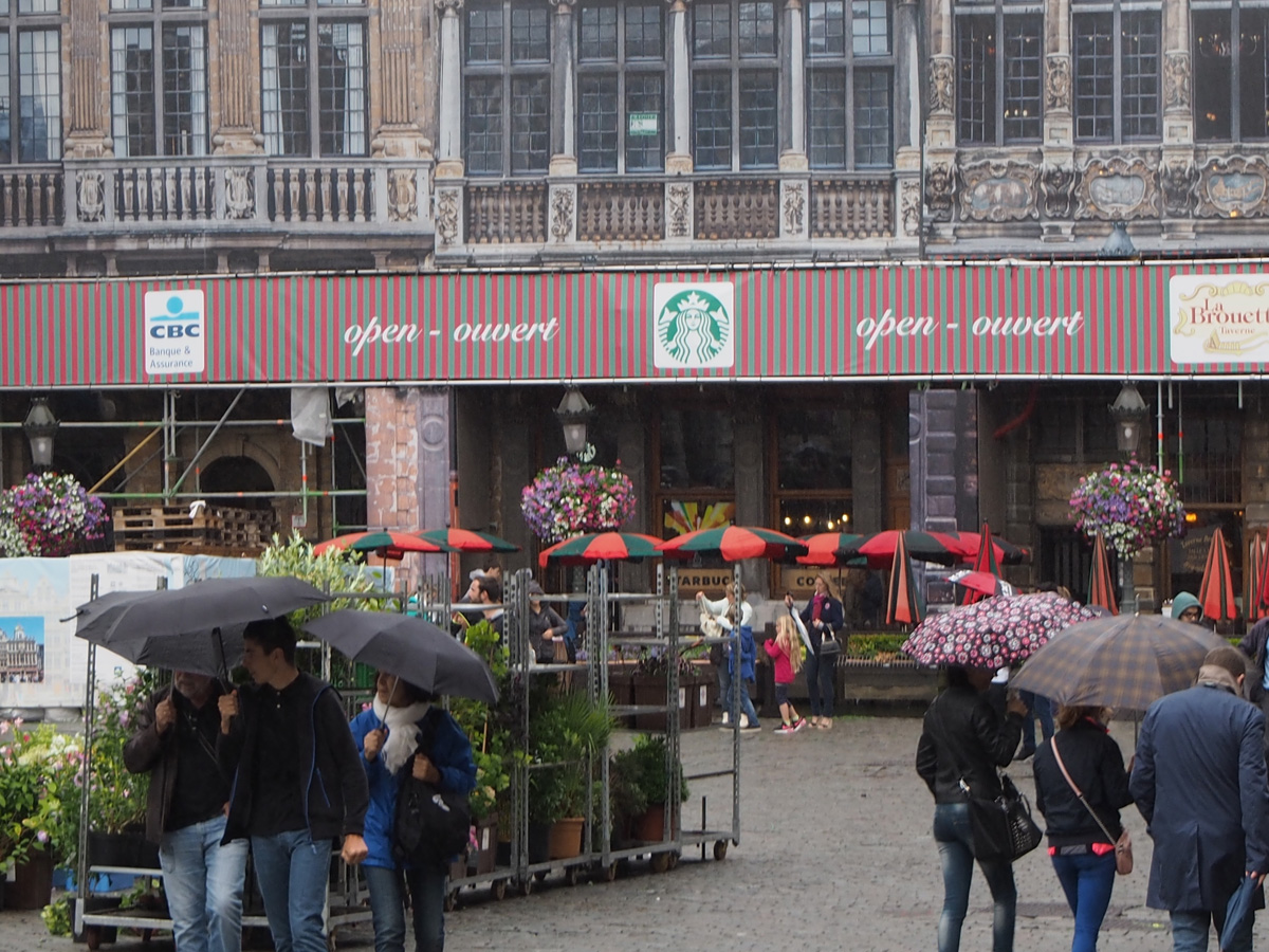 Grand Place, Grand Place: Starbucks!