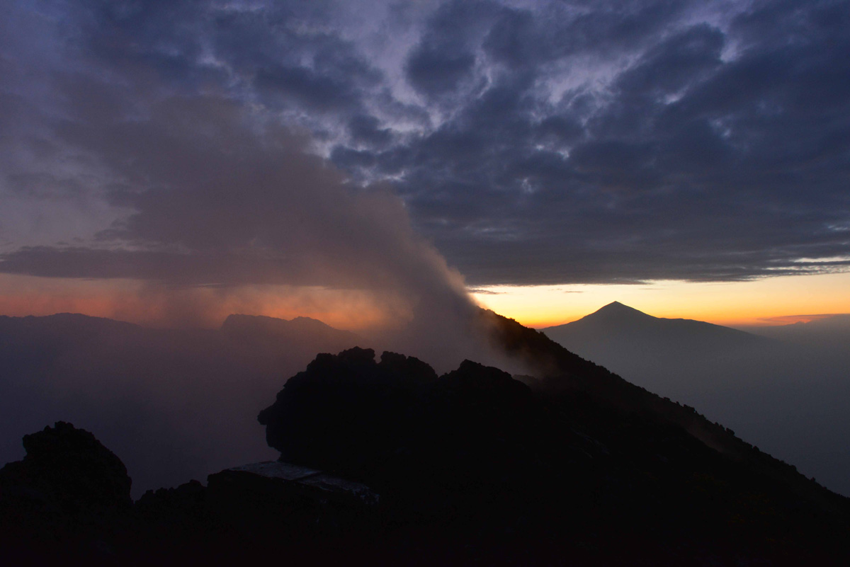 Nyiragongo, Photo courtesy of Adriena Vyzulov�